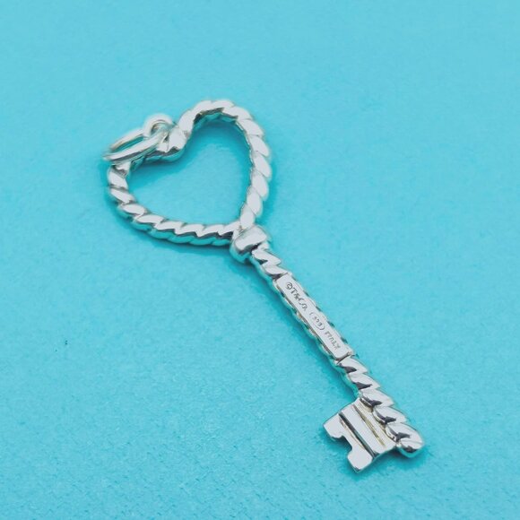 TIFFANY & Co SS Twist Rope Heart Key Charm EUC - Picture 2 of 5